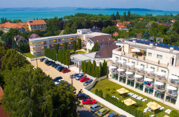 Két Korona Hotel Balatonszarszo