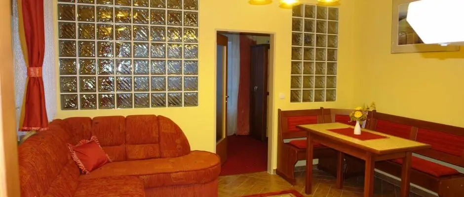 HoldLux Apartments Sarvar