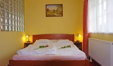 HoldLux Apartments Sarvar