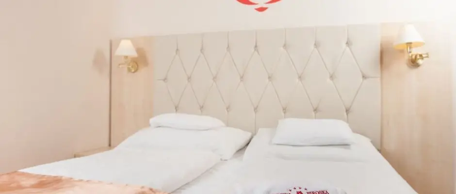 Hotel Piroska Bk, Bkfrd