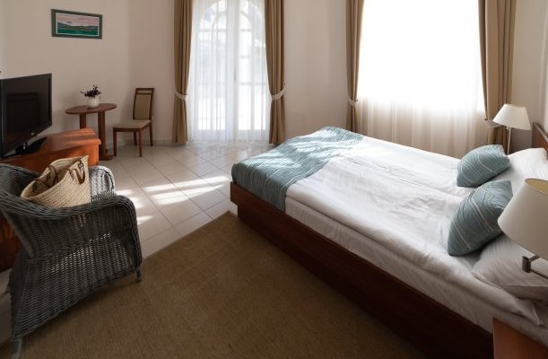 Hotel Zsanett Balatonkeresztur