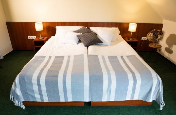 Hotel Zsanett Balatonkeresztur