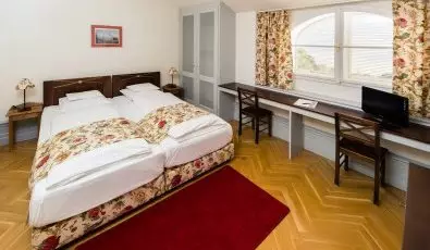 Karolyi Castle Hotel & Restaurant Fehervarcsurgo