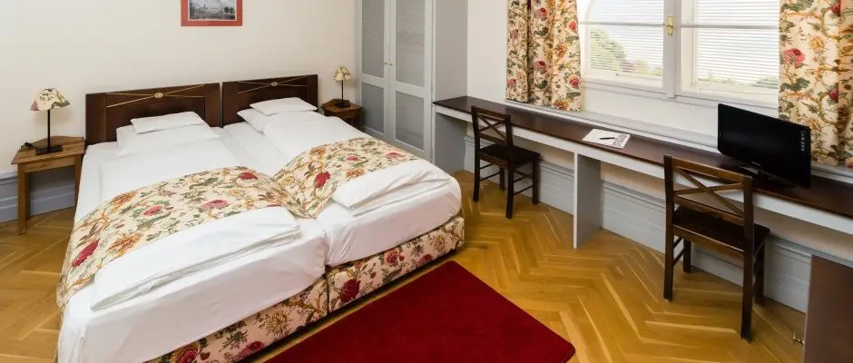Karolyi Castle Hotel & Restaurant Fehervarcsurgo