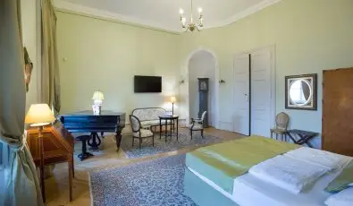 Karolyi Castle Hotel & Restaurant Fehervarcsurgo