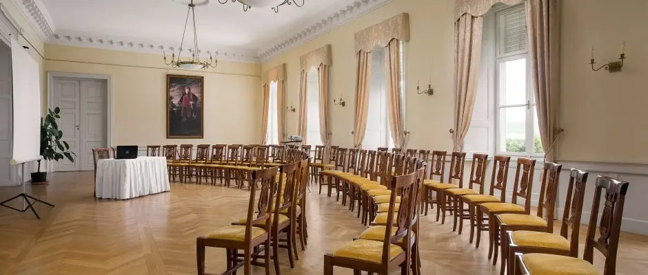 Karolyi Castle Hotel & Restaurant Fehervarcsurgo