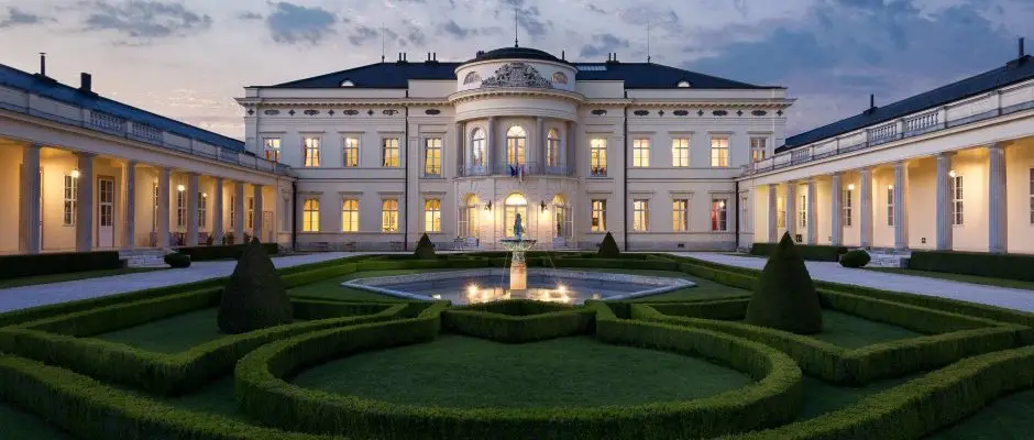 Karolyi Castle Hotel & Restaurant Fehervarcsurgo